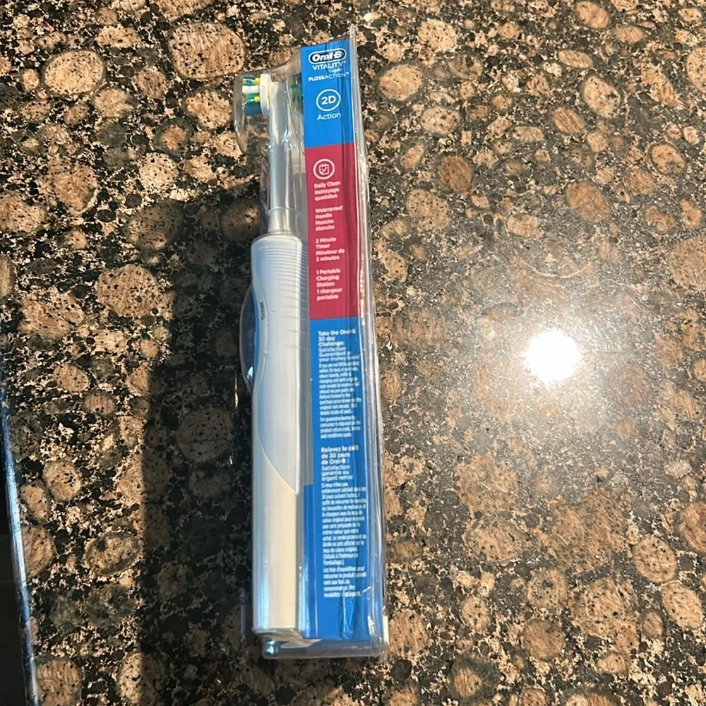 Oral-B Vitality Rechargeable Electric Toothbrush - White and Blue - Picture 2 of 4
